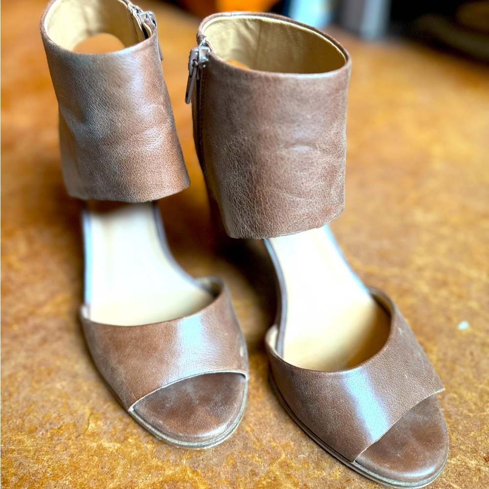 Lucky Brand leather taper heel, size 8
